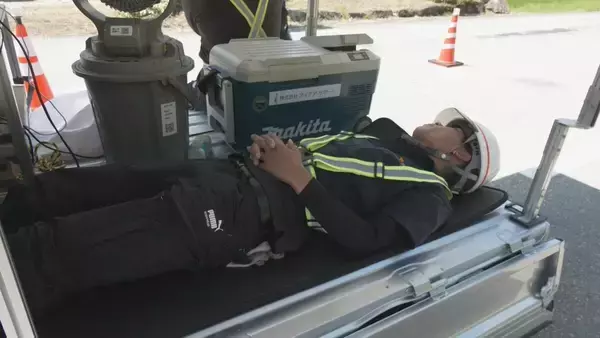 「炎天下の工事現場に救世主 軽トラックが涼しい休憩所に ミストが出る扇風機や小型冷蔵庫などを完備 岐阜･高山市の企業が共同開発」の画像