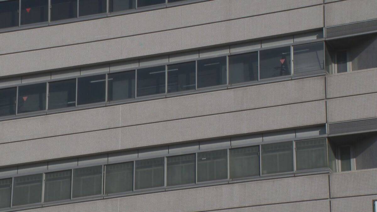 スカートの中を盗撮しようと…GW中の名古屋駅の新幹線ホーム 靴に仕込まれたカメラを女性のスカートの下に向けた疑い 自称・農林水産省の職員(26)を逮捕