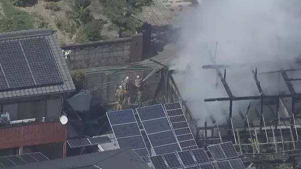 「【４日午後10時半改訂】｢爆発して燃え上がっている｣ 住宅が立ち並ぶエリアで火事 住人の男性が軽傷 北名古屋市」の画像