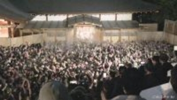 眉毛以外の毛を剃って“生まれたままの姿”になった神男が無事到着 国府宮はだか祭クライマックスの「もみあい」1万人の裸男が参加 愛知・稲沢市【儺負殿入りの瞬間】