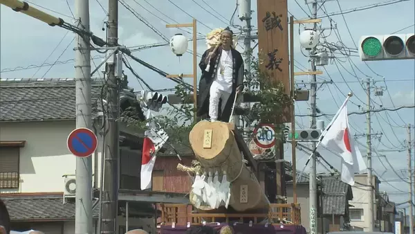 7年後の伊勢神宮「式年遷宮」に向け 「御木曳行事」始まる 市民らが「御用材」を外宮に運び入れる