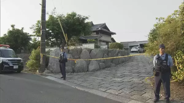 住宅の庭に倒れていた住人の53歳女性が死亡…体に複数の刺し傷　直前に女性の夫の弟と口論　殺人事件として捜査　三重・四日市市