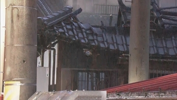 岐阜・恵那市で住宅火災もけが人なし　住人の90代夫婦は外出中　木造2階建て住宅約260平方メートルと隣接住宅の壁面焼ける　「建物から火が見える」と通報