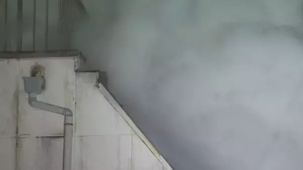 「｢煙が出ている｣ 愛知･刈谷市で3階建て住宅が全焼 住人は逃げ出してけが人なし 2階の風呂部分が特に激しく焼損」の画像