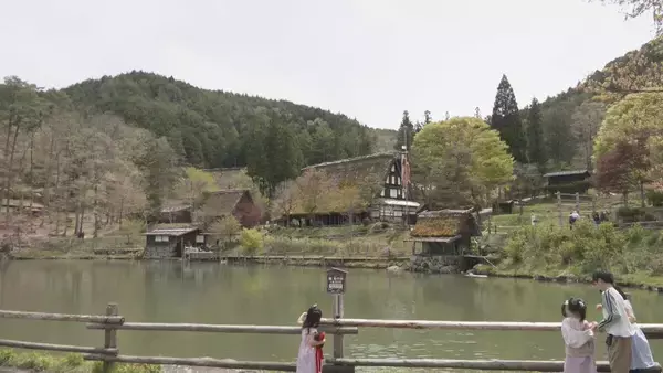 「全長9.5メートル 和紙で作った｢巨大こいのぼり｣ 伝統工芸“山中和紙” 目つきやうろこは独特の風合いが 岐阜･高山市｢飛騨の里｣」の画像