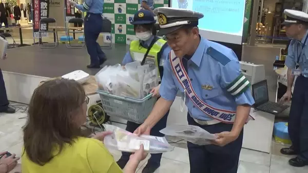 「スピードワゴン・井戸田潤さんが「ハンバーグ署長」に　運転シミュレーター体験し“飲酒運転”の危険性訴え　愛知県内で飲酒が原因による事故はことし6月までに61件発生　愛知・東郷町」の画像