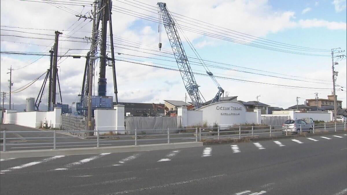 結婚式場の解体現場で土砂崩れ 64歳男性作業員が巻き込まれ死亡 コンクリート杭撤去の作業中 三重・鈴鹿市