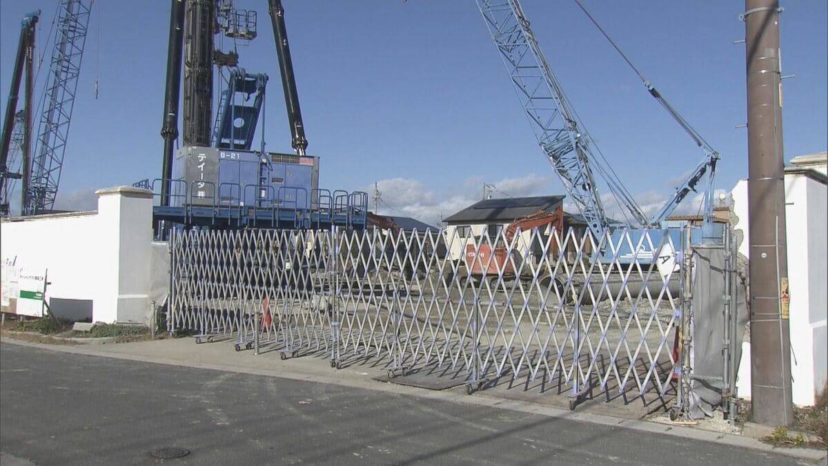 結婚式場の解体現場で土砂崩れ 64歳男性作業員が巻き込まれ死亡 コンクリート杭撤去の作業中 三重・鈴鹿市