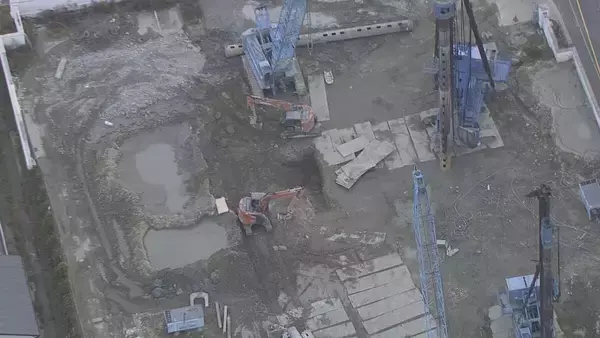 「結婚式場の解体現場で土砂崩れ 64歳男性作業員が巻き込まれ死亡 コンクリート杭撤去の作業中 三重・鈴鹿市」の画像