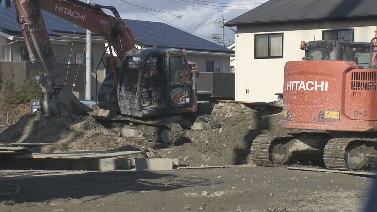 結婚式場の解体現場で土砂崩れ 64歳男性作業員が巻き込まれ死亡 コンクリート杭撤去の作業中 三重・鈴鹿市