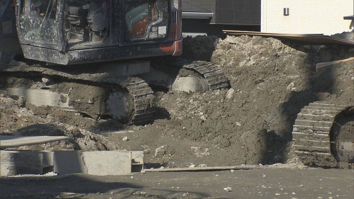 結婚式場の解体現場で土砂崩れ 64歳男性作業員が巻き込まれ死亡 コンクリート杭撤去の作業中 三重・鈴鹿市