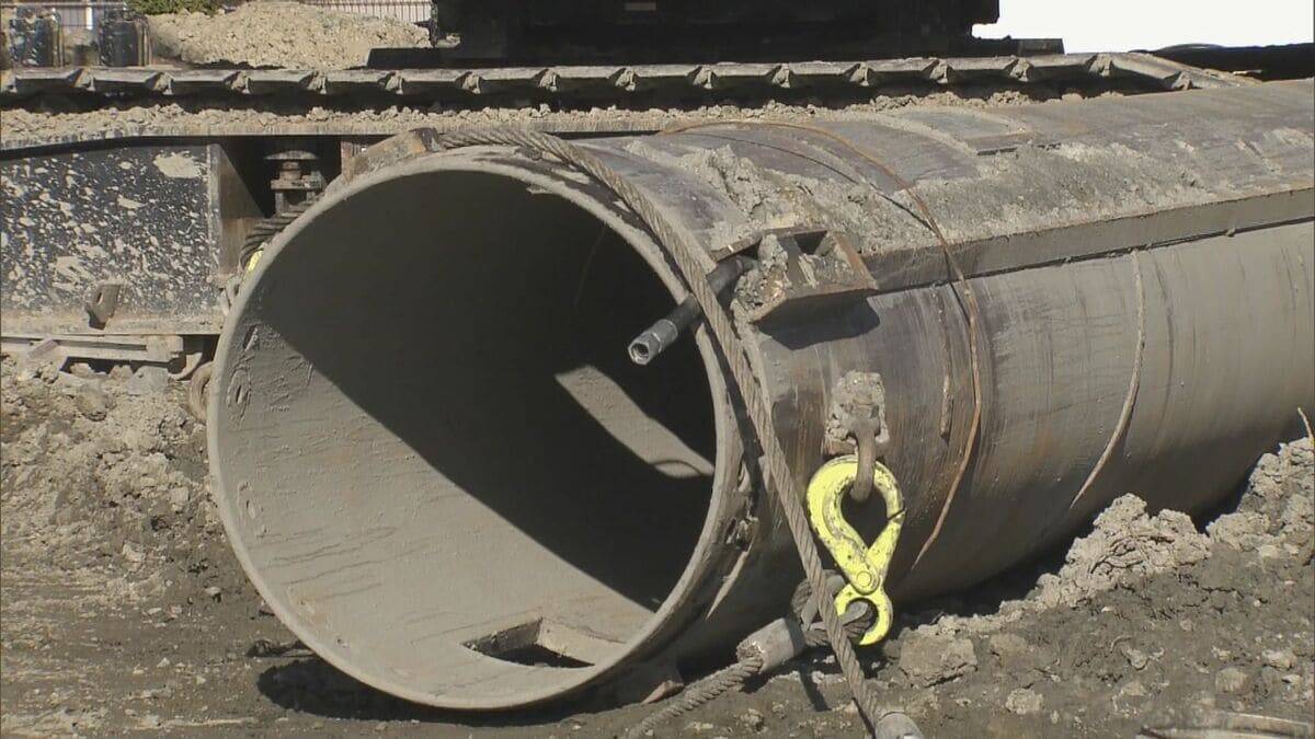 結婚式場の解体現場で土砂崩れ 64歳男性作業員が巻き込まれ死亡 コンクリート杭撤去の作業中 三重・鈴鹿市