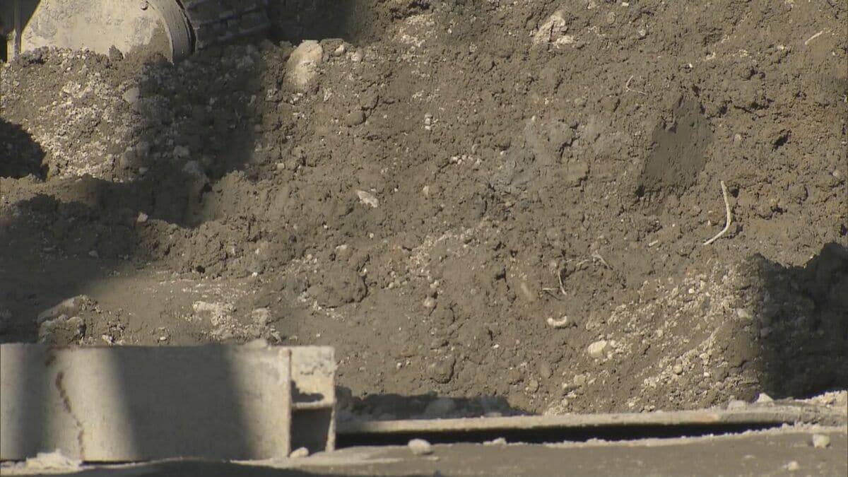 結婚式場の解体現場で土砂崩れ 64歳男性作業員が巻き込まれ死亡 コンクリート杭撤去の作業中 三重・鈴鹿市