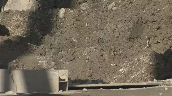 「結婚式場の解体現場で土砂崩れ 64歳男性作業員が巻き込まれ死亡 コンクリート杭撤去の作業中 三重・鈴鹿市」の画像