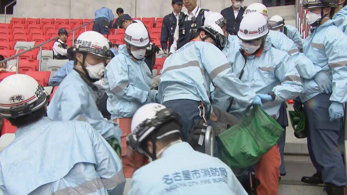 観客が折り重なる｢群衆雪崩｣が起こったら… アジア大会前に会場で訓練 消防や警察･医師などが手順確認 名古屋市瑞穂公園陸上競技場