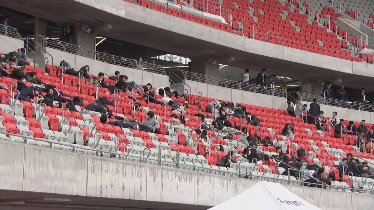 観客が折り重なる｢群衆雪崩｣が起こったら… アジア大会前に会場で訓練 消防や警察･医師などが手順確認 名古屋市瑞穂公園陸上競技場