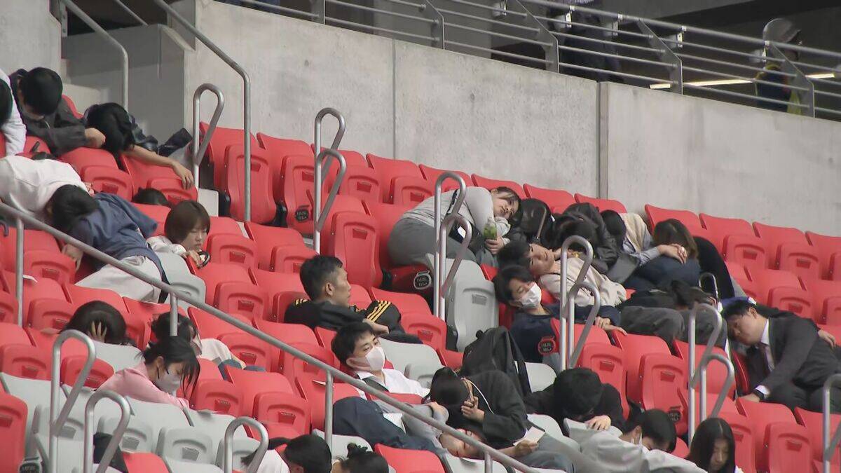 観客が折り重なる｢群衆雪崩｣が起こったら… アジア大会前に会場で訓練 消防や警察･医師などが手順確認 名古屋市瑞穂公園陸上競技場