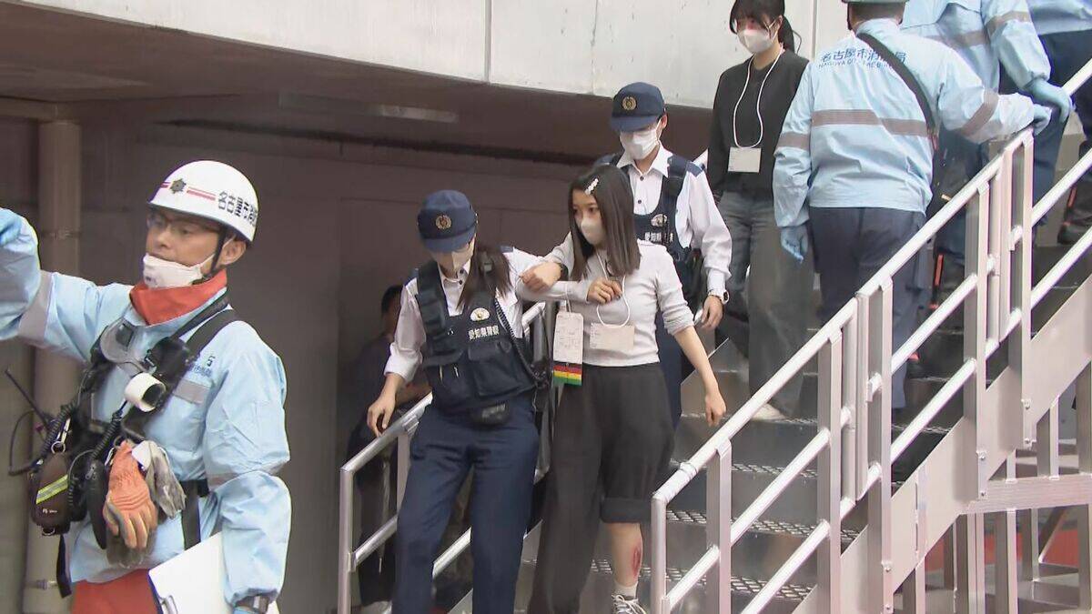 観客が折り重なる｢群衆雪崩｣が起こったら… アジア大会前に会場で訓練 消防や警察･医師などが手順確認 名古屋市瑞穂公園陸上競技場