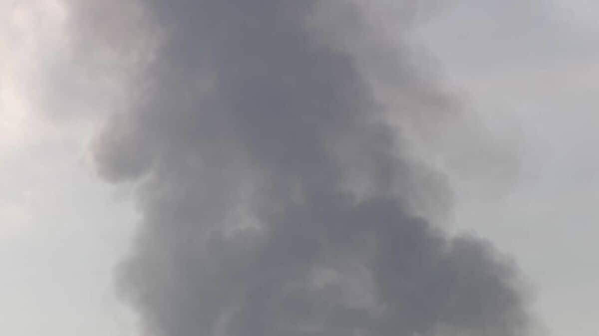 岐阜・御嵩町の炭素繊維のリサイクルなどを手掛ける会社工場で火事 鎮火のめど立たず