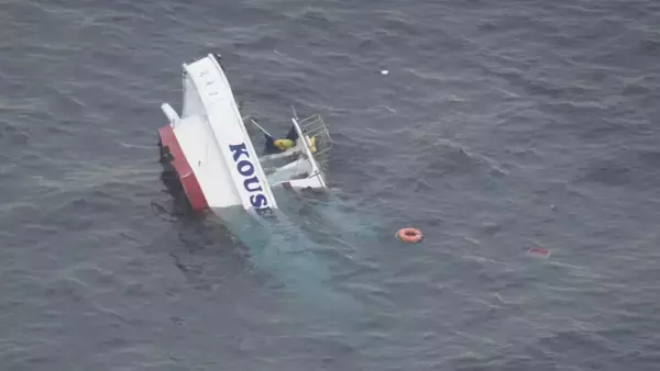 「貨物船と釣り船が衝突 13人全員投げ出され1人心肺停止 釣り船は2つに割れ“沈没”… ｢ガタガタ震えていた｣ 三重･鳥羽市沖」の画像