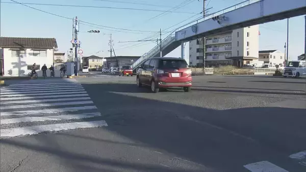 患者搬送中の救急車が絡む事故 交差点で軽自動車と出合い頭に衝突 軽自動車と接触した車の1人が軽傷 三重・松阪市