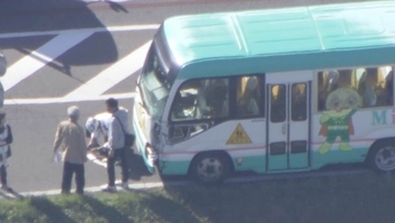 幼稚園バスとトラックが衝突 園児ら17人を病院に搬送 バスを運転していた60代男性と女性教諭が軽いケガ 岐阜･笠松町