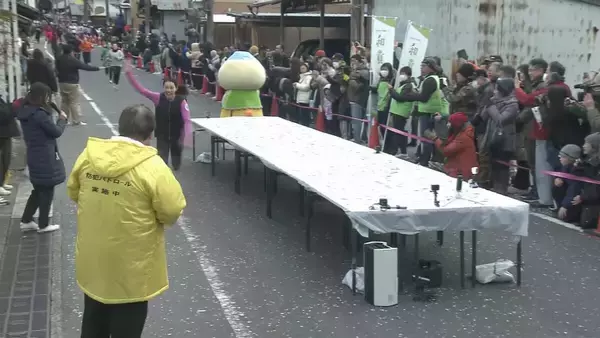 「兵庫･西宮神社の｢福男選び｣に着想を得て…｢福女チャレンジ｣開かれる 女性111人が500ｍ先のゴール目指す 岐阜･恵那市」の画像