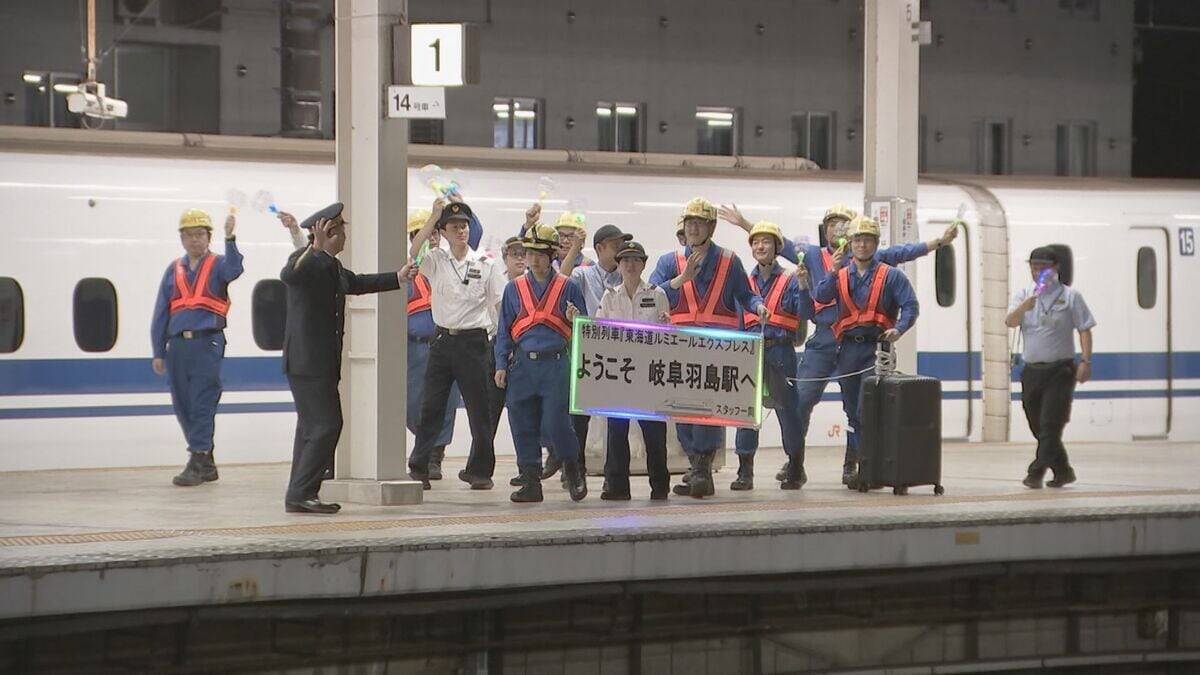東京→新大阪 JR東海初 一晩限りの“夜行新幹線” 岐阜羽島で6時間停車 車窓から日の出も ｢非日常感がすごく楽しかった｣