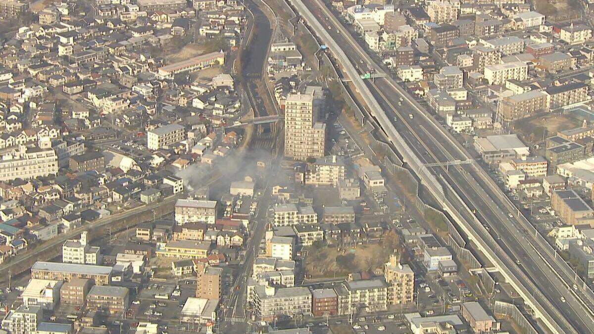 ｢民家から火が出ている｣ 消防車など16台が出動し消火活動続くけが人がいるかどうかは不明 名古屋･名東区