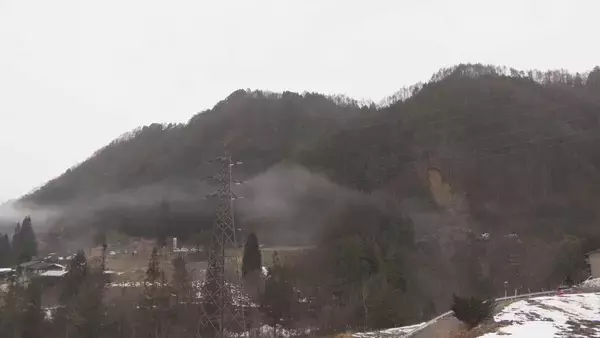 ｢聞いたことない変な音｣ 約50ｍにわたって土砂崩れ 岐阜･高山市の国道 40代男性が土砂に乗り上げてケガ 一部区間で通行止めも