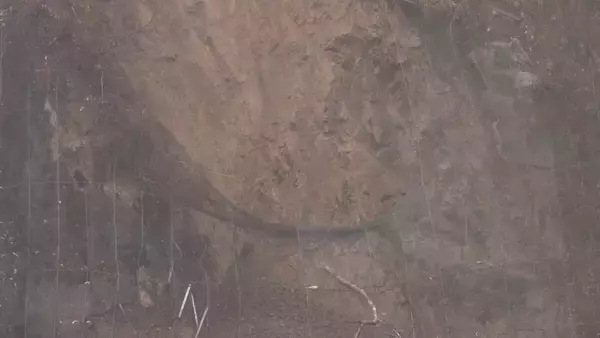 「｢聞いたことない変な音｣ 約50ｍにわたって土砂崩れ 岐阜･高山市の国道 40代男性が土砂に乗り上げてケガ 一部区間で通行止めも」の画像