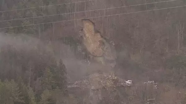 「｢聞いたことない変な音｣ 約50ｍにわたって土砂崩れ 岐阜･高山市の国道 40代男性が土砂に乗り上げてケガ 一部区間で通行止めも」の画像