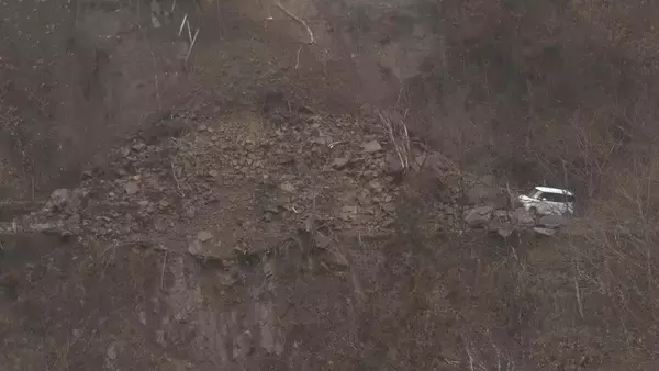 「｢聞いたことない変な音｣ 約50ｍにわたって土砂崩れ 岐阜･高山市の国道 40代男性が土砂に乗り上げてケガ 一部区間で通行止めも」の画像