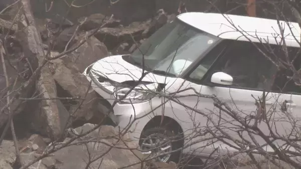 「｢聞いたことない変な音｣ 約50ｍにわたって土砂崩れ 岐阜･高山市の国道 40代男性が土砂に乗り上げてケガ 一部区間で通行止めも」の画像