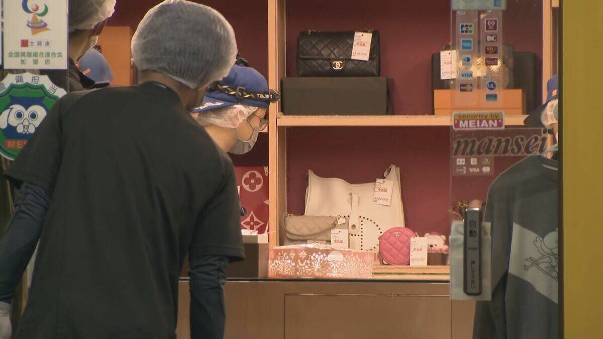男2人が「質店」に押し入り貴金属など奪い車で逃走…　“無言のまま”金属製の棒状のものでショーケース破壊　黒色マスク・黒色の服を着用　男性店長（49）にけがなし　愛知・刈谷市