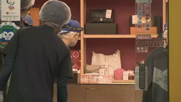 「男2人が「質店」に押し入り貴金属など奪い車で逃走…　“無言のまま”金属製の棒状のものでショーケース破壊　黒色マスク・黒色の服を着用　男性店長（49）にけがなし　愛知・刈谷市」の画像