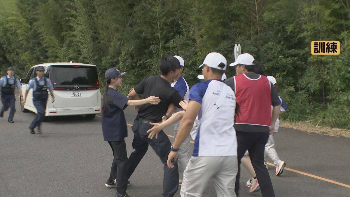 アジア大会｢聖火リレー｣ 観客がランナーに接近したら…警備訓練 本番は8月22日に名古屋城を出発