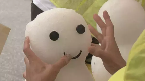 「雪だるま「無事故で無事におゆき（お雪）」と交通安全を呼びかけ　岐阜・飛騨市で夏日」の画像