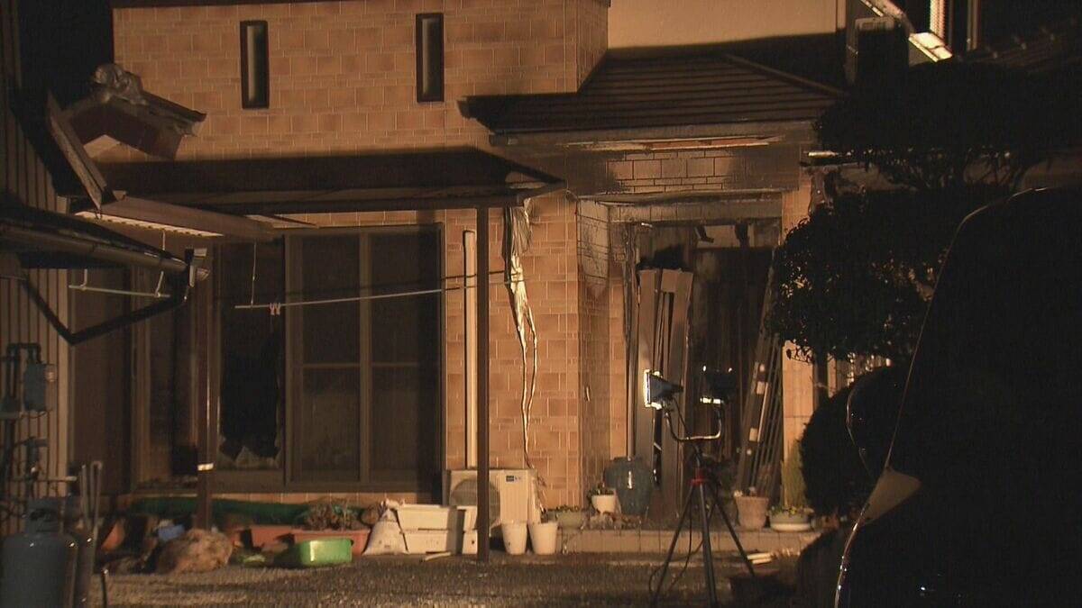 82歳の女性を病院に搬送…三重・伊賀市の2階建て木造住宅で火事 女性は命に別状ない模様