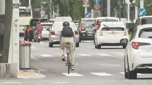 「トラックの“死角”をAIカメラが監視 自転車の事故防止に…｢機器を使うことで運転手の負担軽減｣ 青切符導入で注目集まる」の画像