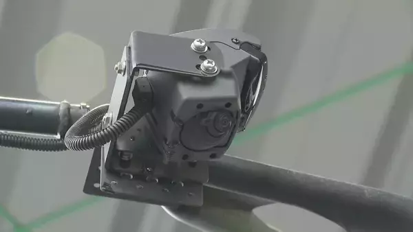 「トラックの“死角”をAIカメラが監視 自転車の事故防止に…｢機器を使うことで運転手の負担軽減｣ 青切符導入で注目集まる」の画像