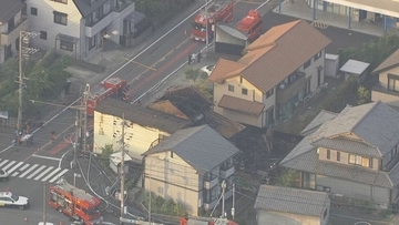 愛知・日進市で住宅火災　隣の店舗にも延焼