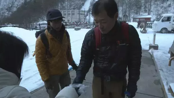 「山岳遭難相次ぐ北アルプス 年越しの登山者に注意呼びかけ 西穂高岳には1月2日まで山岳警備隊の隊員ら4人が駐在 岐阜」の画像