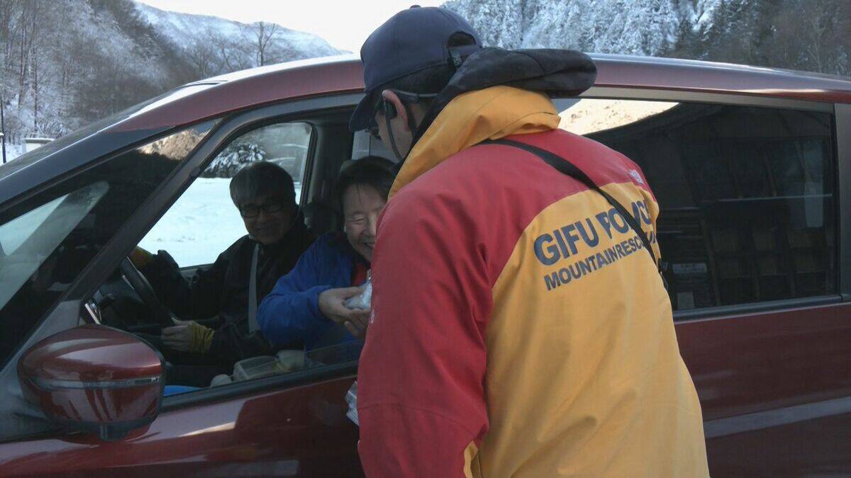 山岳遭難相次ぐ北アルプス 年越しの登山者に注意呼びかけ 西穂高岳には1月2日まで山岳警備隊の隊員ら4人が駐在 岐阜
