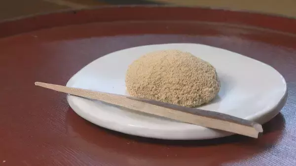 「｢松本潤さんのお気に入りと聞いている｣ 名古屋のわらび餅 ラストツアーで“聖地”和菓子店は女性客増加 櫻井翔さんが訪れたとんかつ専門店にも…大勢のファンが！」の画像