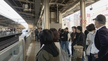 「故郷に」「旅行先に」GW 後半の５連休がスタート 新幹線下りピーク JR名古屋駅のホーム朝から賑わう