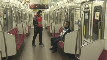 地下鉄で刃物を持った男が暴れた想定の訓練　2021年に東京・小田急線の車内で男が刃物で乗客に重軽傷を負わせるなどの事件がきっかけに