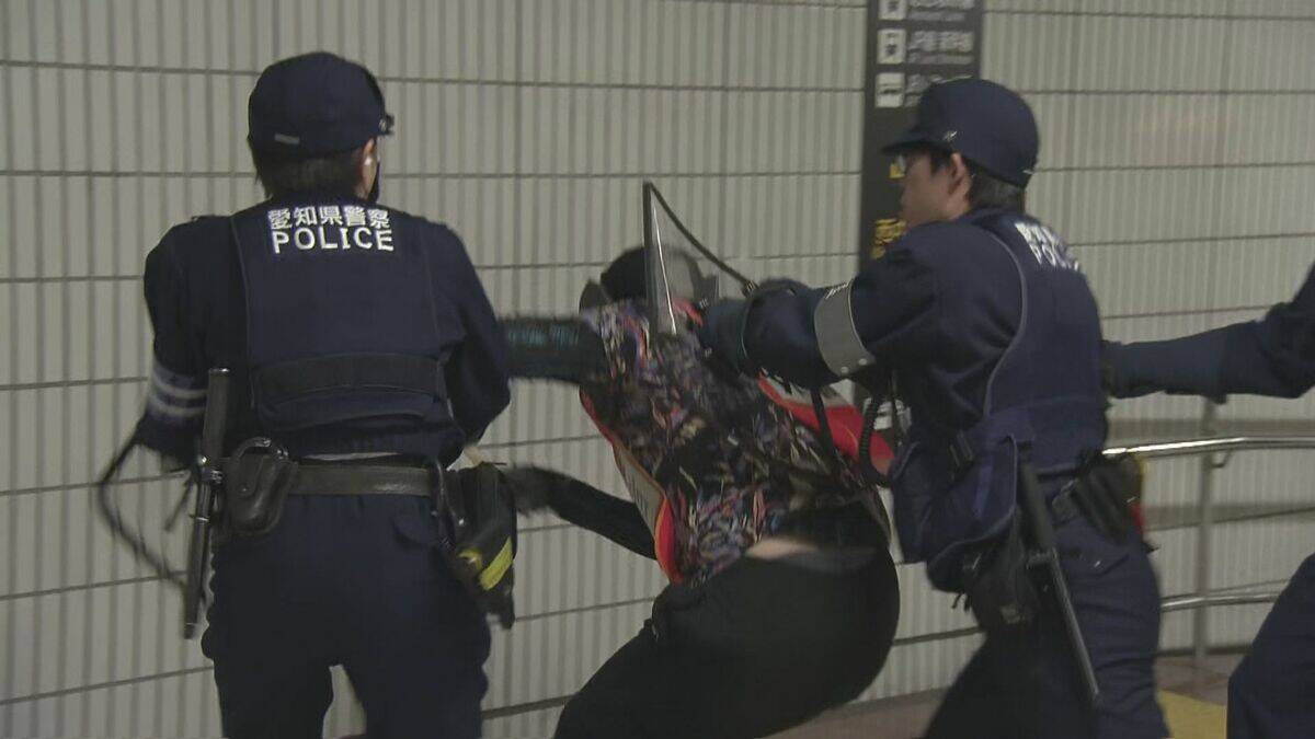 地下鉄で刃物を持った男が暴れた想定の訓練　2021年に東京・小田急線の車内で男が刃物で乗客に重軽傷を負わせるなどの事件がきっかけに