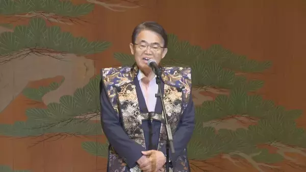 「“アジア大会100日前セレモニー” 公式アンバサダー･松平健さん｢大会盛り上げていきたい｣ 聖火リレーのトーチやユニフォームを披露」の画像