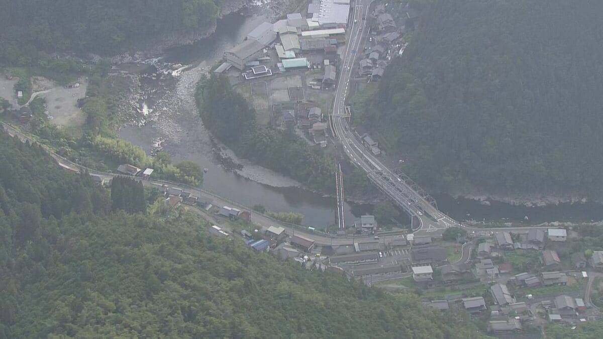 水難事故相次ぎ2人死亡　愛知・豊川市でインドネシア人男性が滝つぼに飛び込み　岐阜・下呂市でアユ釣りの男性流される